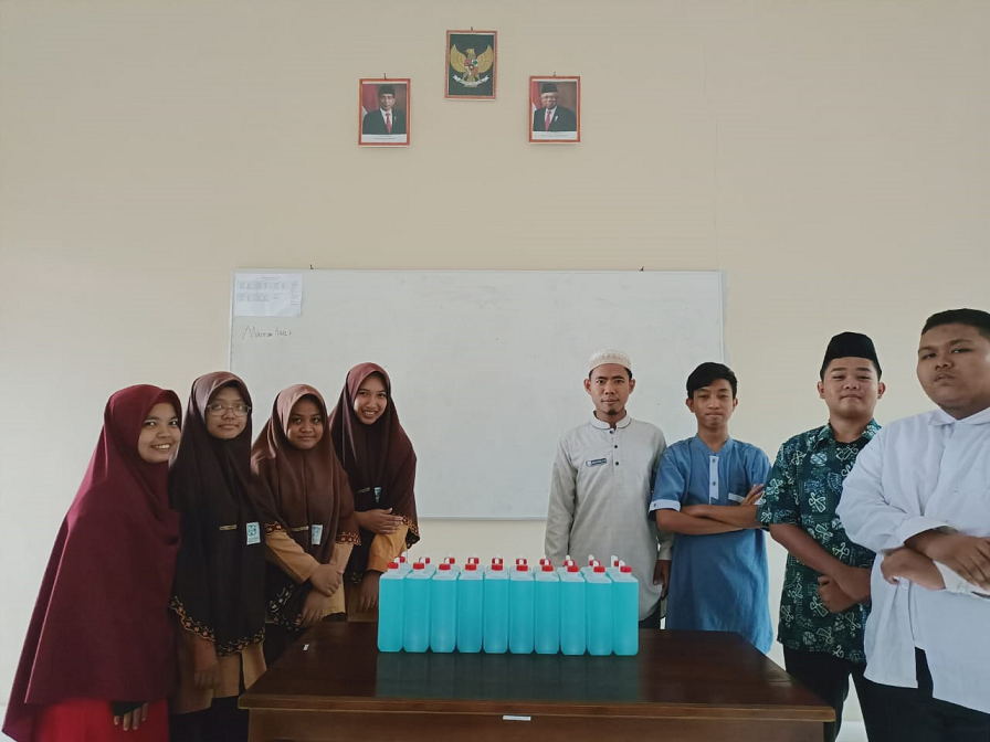 Program Entrepreneurship, Siswa SMAIT Al Hasanah Buat Sabun Cuci Tangan dan Deterjen Sendiri